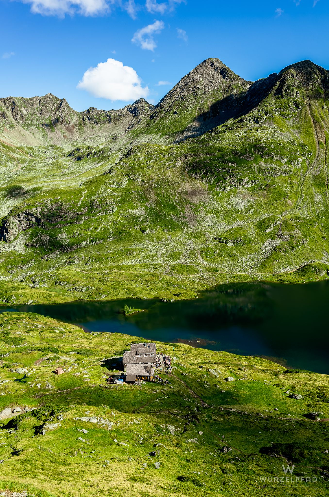 Tiefblick auf die Ignaz-Mattis-Hütte